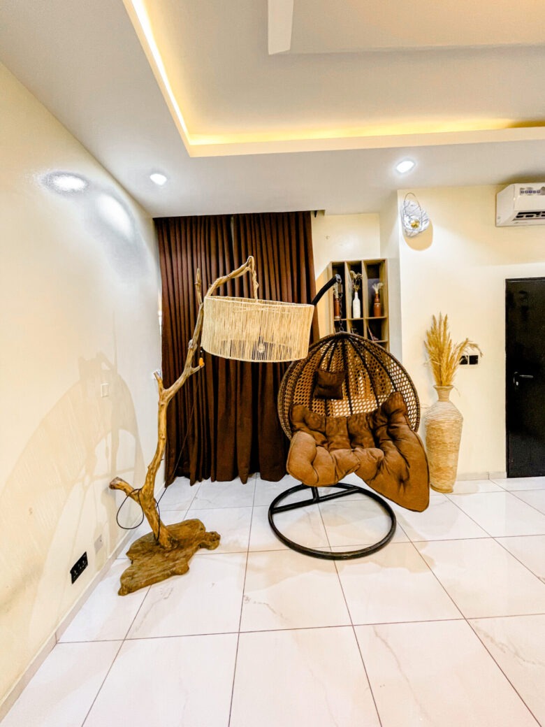 Pearls End Apartments, Oniru